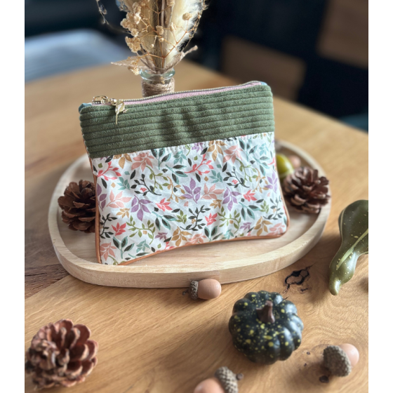 Trousse Ana en velours artisanal kaki jardin secret